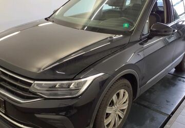 VW Tiguan 125.022 km 23.990 &euro; Braunschweig 38122