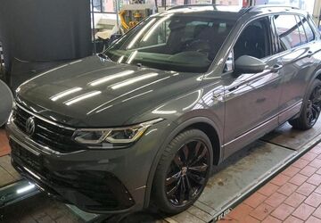 VW Tiguan 128.386 km 29.990 &euro; Braunschweig 38122
