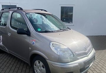 Toyota Yaris 260.000 km 2.900 &euro; Goslar 38644