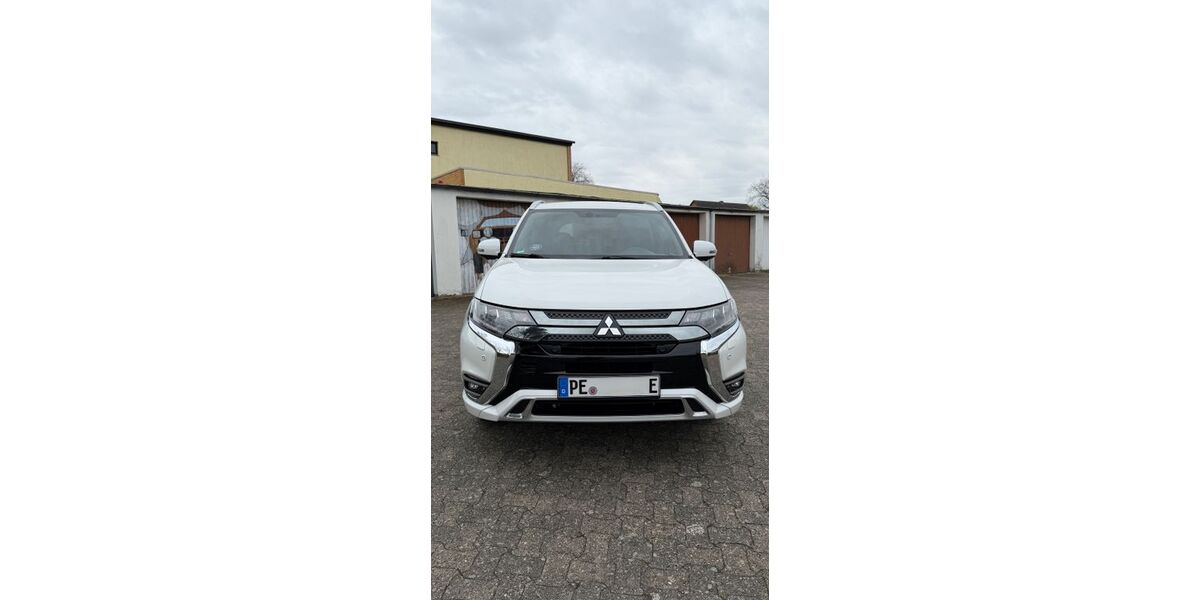 Mitsubishi Plug-in Hybrid Outlander 69.333 km 22.999 &euro; Vechelde 38159