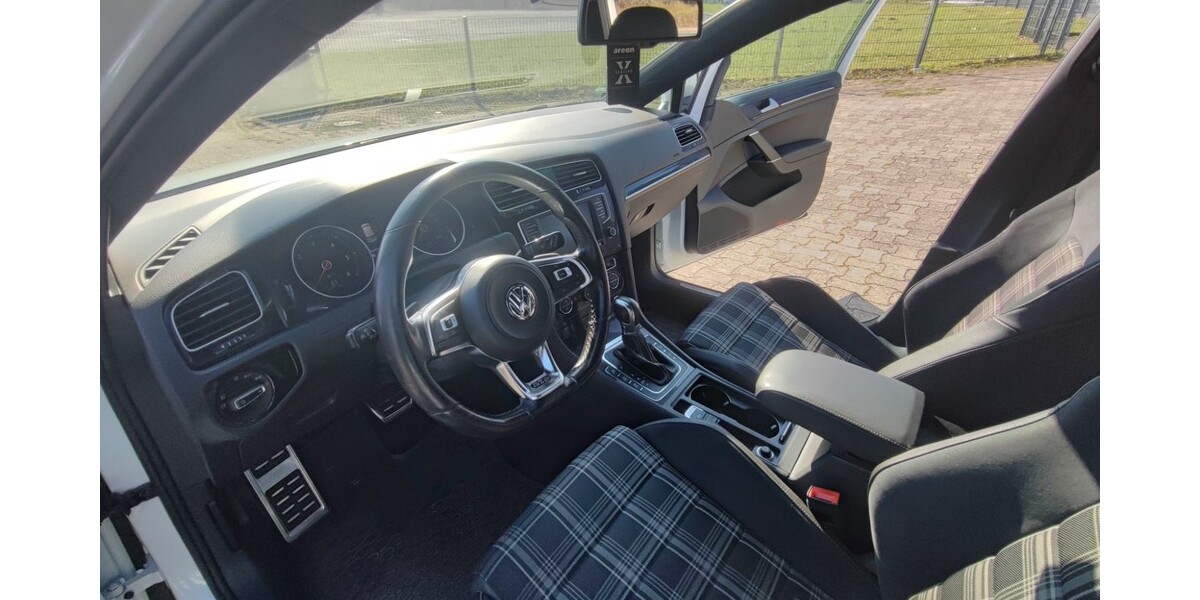 VW Golf 209.000 km 13.500 &euro; Braunschweig 38100