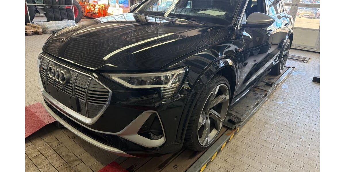 Audi e-tron 107.548 km 32.990 &euro; Braunschweig 38122