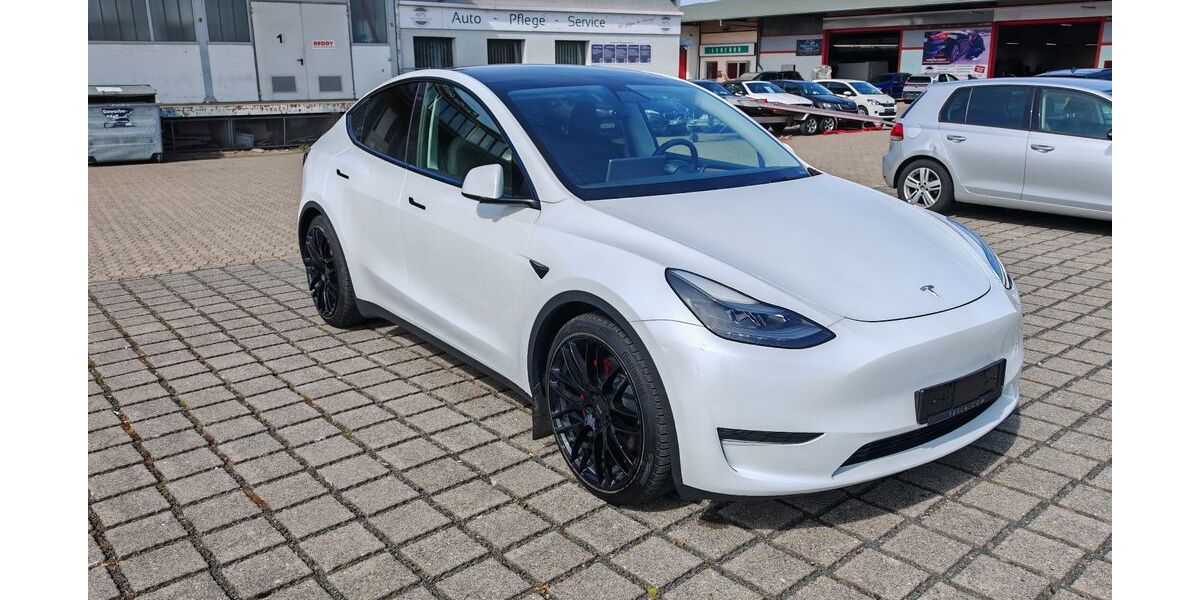 Tesla Model Y 35.371 km 37.470 &euro; Braunschweig 38112