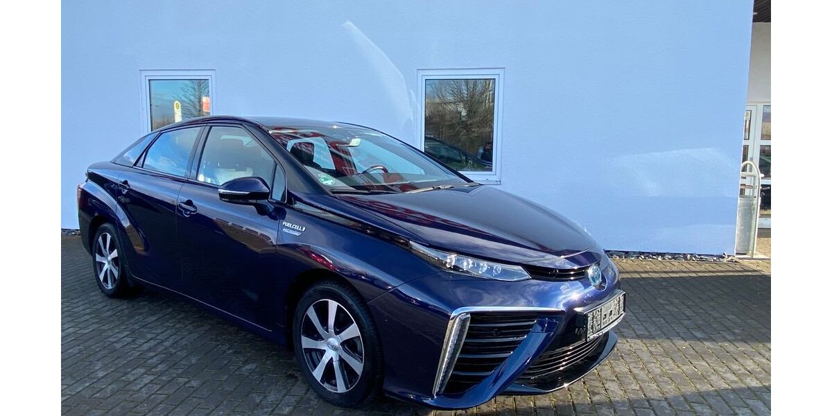 Toyota Mirai 96.000 km 7.950 &euro; Goslar 38644