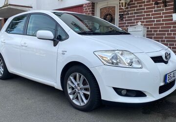 Toyota Auris 140.854 km 4.300 &euro; Braunschweig 38116