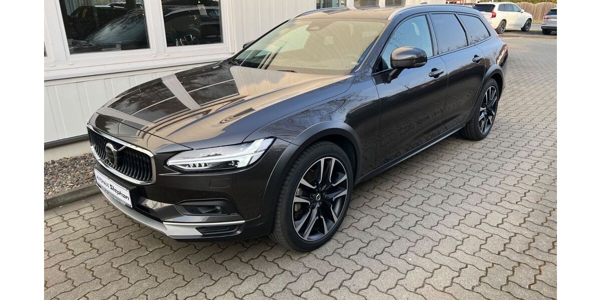 Volvo V90 Cross Country 72.800 km 46.890 &euro; Goslar OT Vienenburg 38690