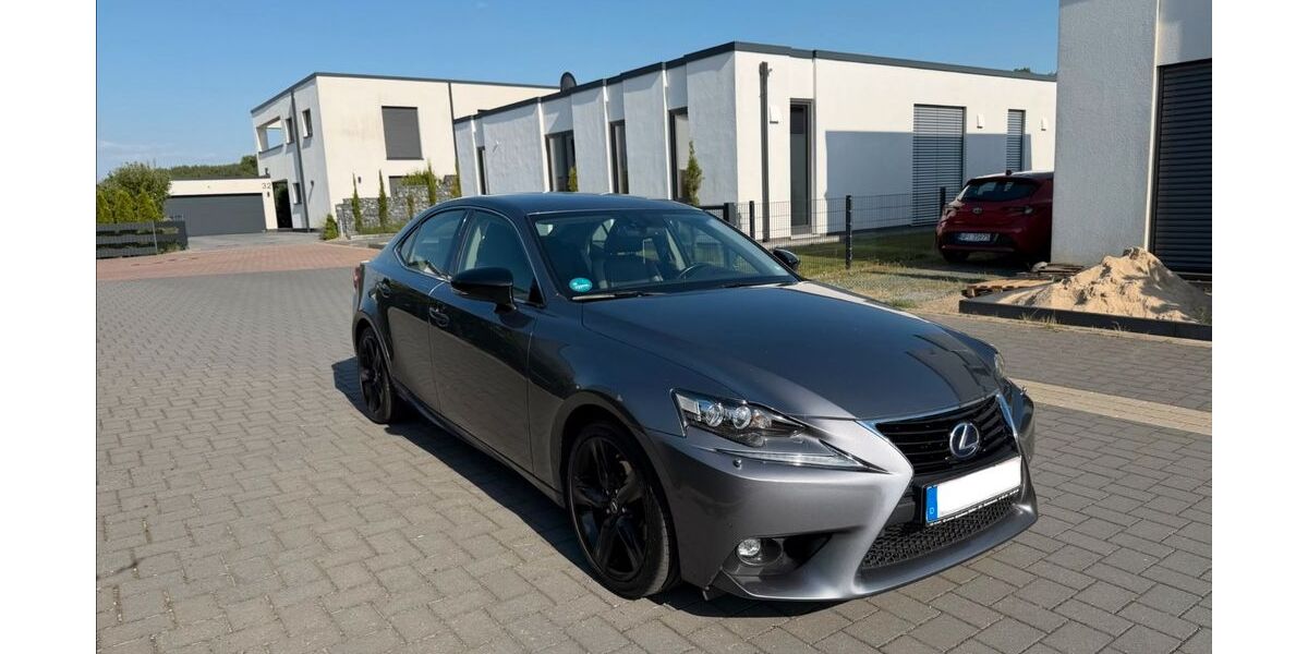 Lexus IS 300 113.000 km 16.900 &euro; Braunschweig 38110